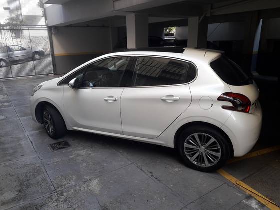 PEUGEOT 208 1.6 GRIFFE 16V FLEX 4P AUTOMÁTICO PEUGEOT 208 1.6 GRIFFE 16V FLEX 4P AUTOMÁTICO